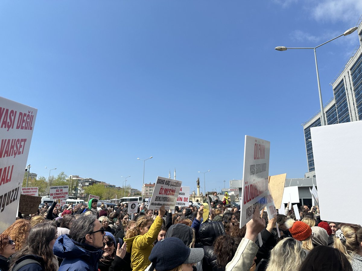 Emel 🛹 tweet media