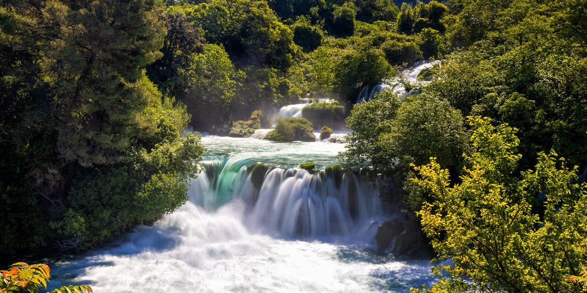 NPKrka's tweet photo. 🌿 Step into the weekend with nature’s magic!
📍 Skradinski buk – a breathtaking series of 17 tufa cascades, the longest barrier of its kind in Europe.
Let the sound of waterfalls set your perfect weekend 💚 #NPKrka https://t.co/RKrO0yNcDe