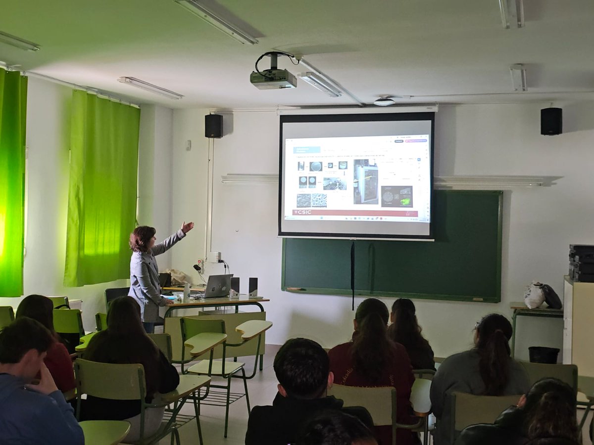 merpintado7's tweet photo. Hoy he estado en el IES San Juan del Castillo de Belmonte (Cuenca) hablando a los alumnos de bachillerato del CSIC, los polímeros y la investigación científica... Les doy las gracias por la oportunidad, especialmente a Sergio por invitarme...sembrando para recoger vocaciones... https://t.co/K8KrhEO6Ay