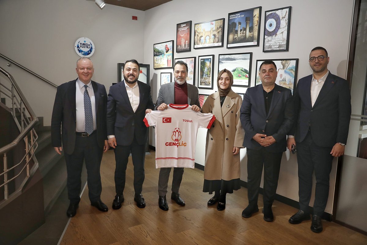 Türkiye Gençlik Vakfı (TÜGVA) Genel Başkan Yardımcısı ve Lise Koordinatörü Gürkan Emecen, Genel Başkan Yardımcısı ve Kültür Sanat Koordinatörü Zehra Çağırıcı ve Koordinatör Yardımcısı Fatih Öztürk, TÜRSAB Genel Merkezimizi ziyaret etti.

TÜRSAB Başkan Yardımcılarımız Davut