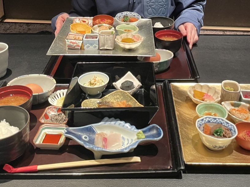 atsuko26841463's tweet photo. 雅しゅとうとう
北新地ランチ
小鉢がいっぱいの豪華ランチ
高級感溢れる店内で
奥のお座敷個室までの道のりが
ワクワクとドキドキでした
お料理も雰囲気も流石北新地って感じ✨✨✨ https://t.co/LF71995UvH