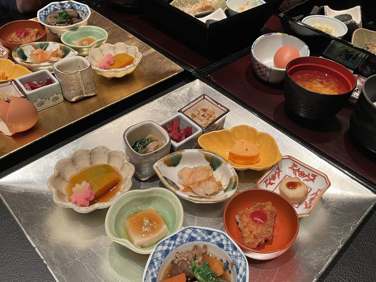 atsuko26841463's tweet photo. 雅しゅとうとう
北新地ランチ
小鉢がいっぱいの豪華ランチ
高級感溢れる店内で
奥のお座敷個室までの道のりが
ワクワクとドキドキでした
お料理も雰囲気も流石北新地って感じ✨✨✨ https://t.co/LF71995UvH