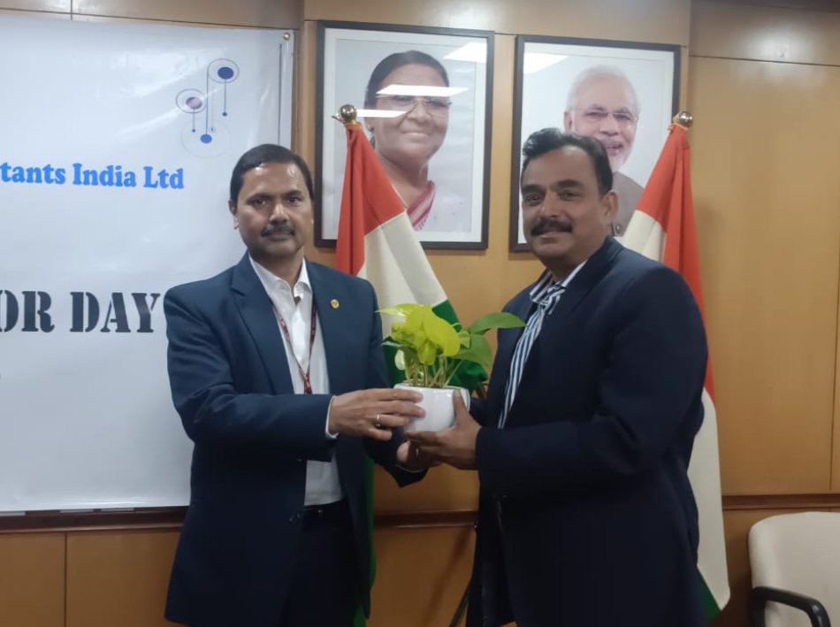 TCILHQ's tweet photo. Celebrating the spirit of public service!
TCIL observed Public Sector Day today, highlighting PSU contributions to #ViksitBharat.
Dr. V.K. Singh, CEO–PSSC, delivered a thought-provoking session on “Journey Towards Greatness of a Public Sector.”
#NationBuilding #PublicSectorDay https://t.co/zUua9sLIup