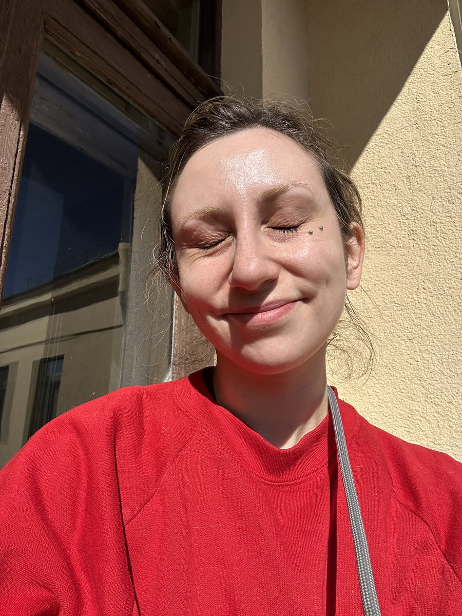 лиля́ кеба́б (lily churrasco) tweet media