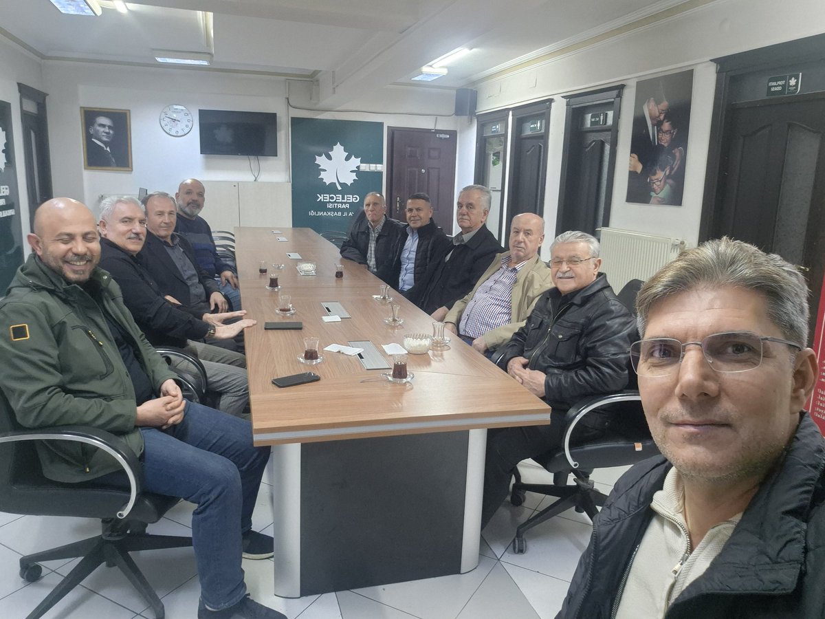 ahmetarslan42's tweet photo. Hayırlı cumalar.
Bu mübarek cuma gününde teşkilat mensuplarımızla birlikte il binamızda bir araya gelerek istişarelerde bulunduk. https://t.co/FBRbcOnNpJ