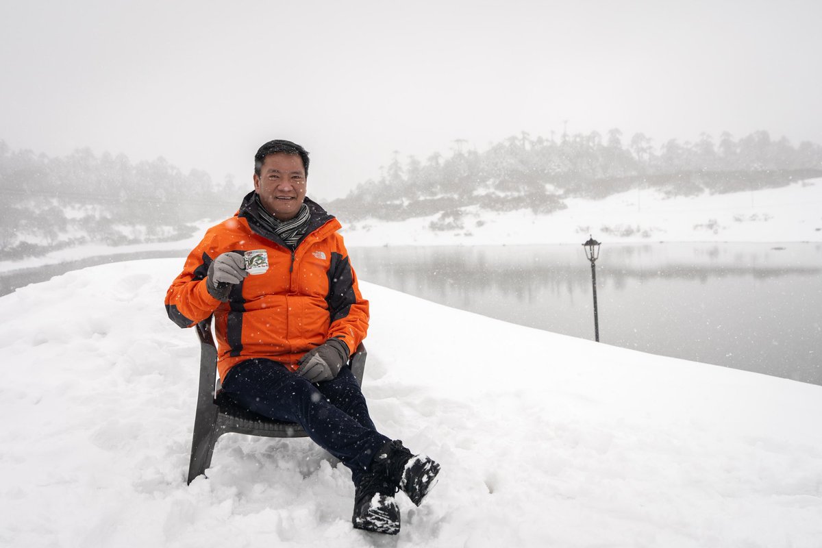 PemaKhanduBJP's tweet photo. Snow in April. In Tawang, winter lingers and so does the spirit of adventure.

#WinterAdventureTawang #Tawang #Himalayas #PangTengTsoLake https://t.co/YD5yU1PZF0