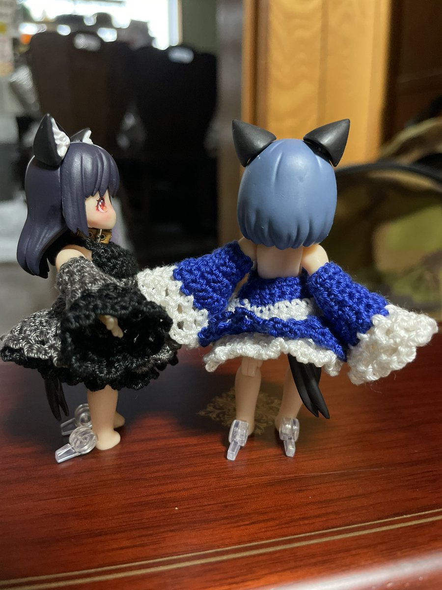 #デスクトップアーミー

名前決まったからお迎え完了！
パティーナ(パテナ)
名前の由来は銅の酸化現象である緑青から

ネットを通じて仲良くなったミルスの誘いで他国から自由を求めてやって来た元ネトゲ廃人な猫けもみみ。とはいえ、野良での生活は大変なのでミルスと同じくペット契約をしている