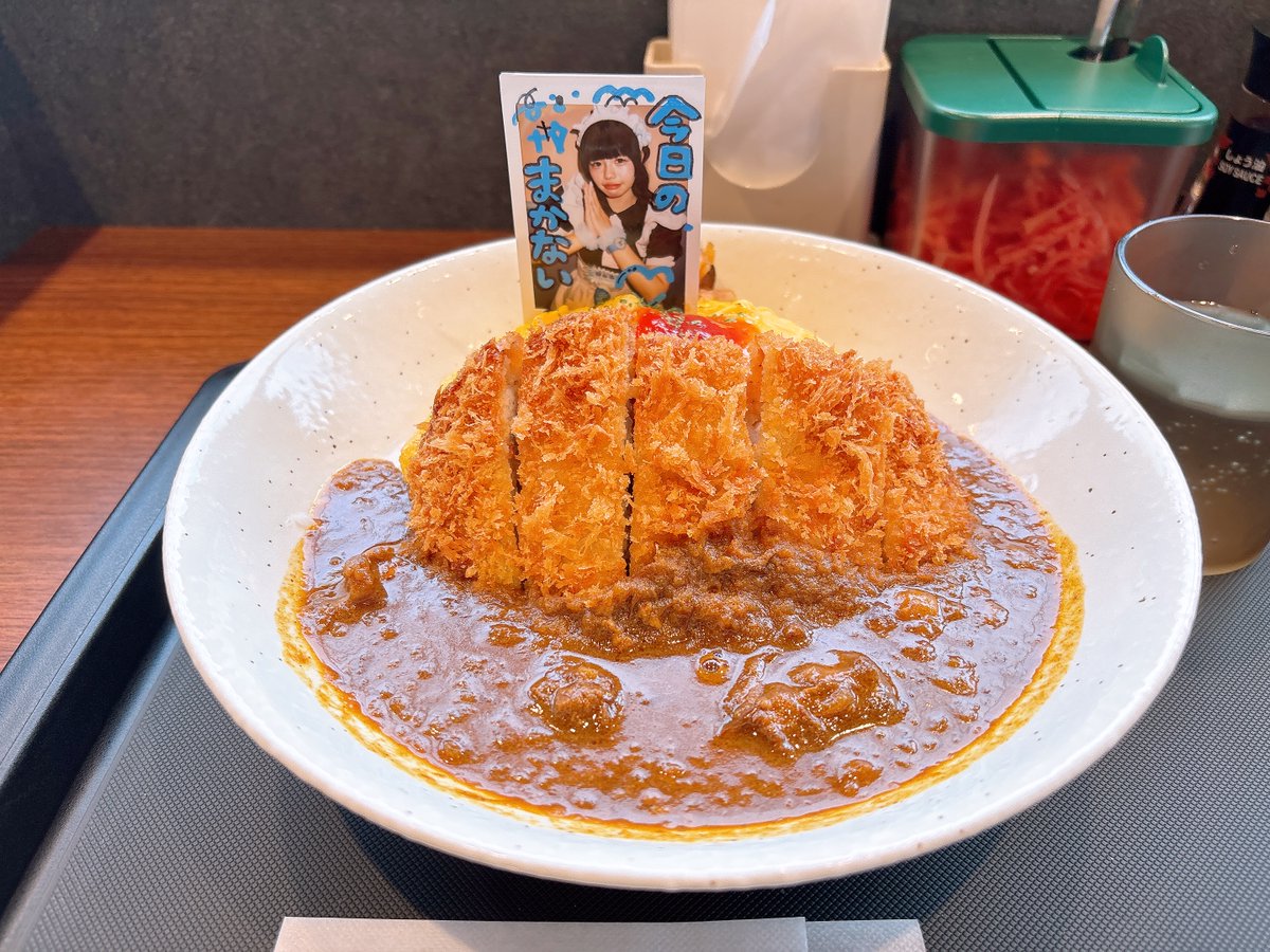 ♡ 0410 ♡ 大阪本店3階
チェキ撮影枚数1000枚達成をきゅるさんに祝って頂きました🙌
次のお祝いはコレチェキ20枚達成ですかね😅
名作まかないチェキで夕食タイム（オムレツに刺しこんで📸）見事にベタベタ＆カレー風味チェキ完成😵
もしかして「みずいろ」ってラッキーカラー🤔
謎のポイント3.6Pt💎