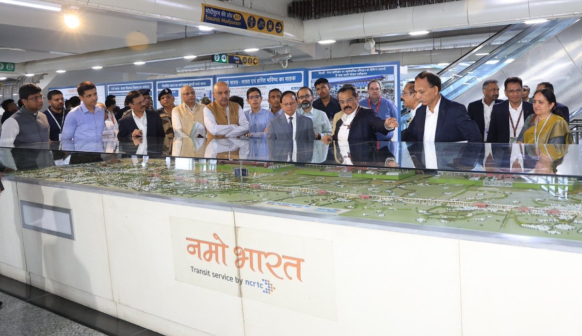 RailAnalysis's tweet image. Dr. P. K. Mishra, Principal Secretary to the Prime Minister, visited the Delhi–Ghaziabad–Meerut Namo Bharat corridor, reviewing its advanced infrastructure, commuter-centric features, and sustainability initiatives. 

Read more...railanalysis.in/rrts/rrts-upda…

#NCRTC #RailAnalysis