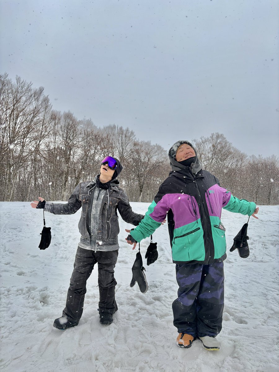 RD_RAMA's tweet photo. @HydeOfficial_ 
Hydeさんとスノーボードしてきたわよ🥺
滑り納めもカービング特訓！

本当に雪☃️降って来て、
リアルにWinter, again
@TE_RUR_ET さんからの
プレゼントかしら🥺

ハイドさん、TERU兄さん
今季もスノーボード🏂
ありがとうございました。

※写真はご許可頂いてます。

@KandatsuPegasus