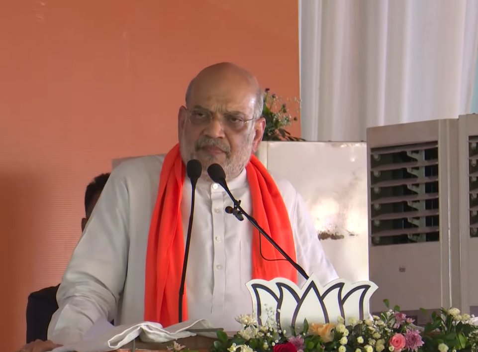 BJP4India's tweet image. ममता बनर्जी का एक ही उद्देश्य है अपने भतीजे को मुख्यमंत्री बनाना।

जबकि, मोदी जी का उद्देश्य है बंगाल के युवाओं को नौकरी देना, रोजगारी देना।

- श्री @AmitShah