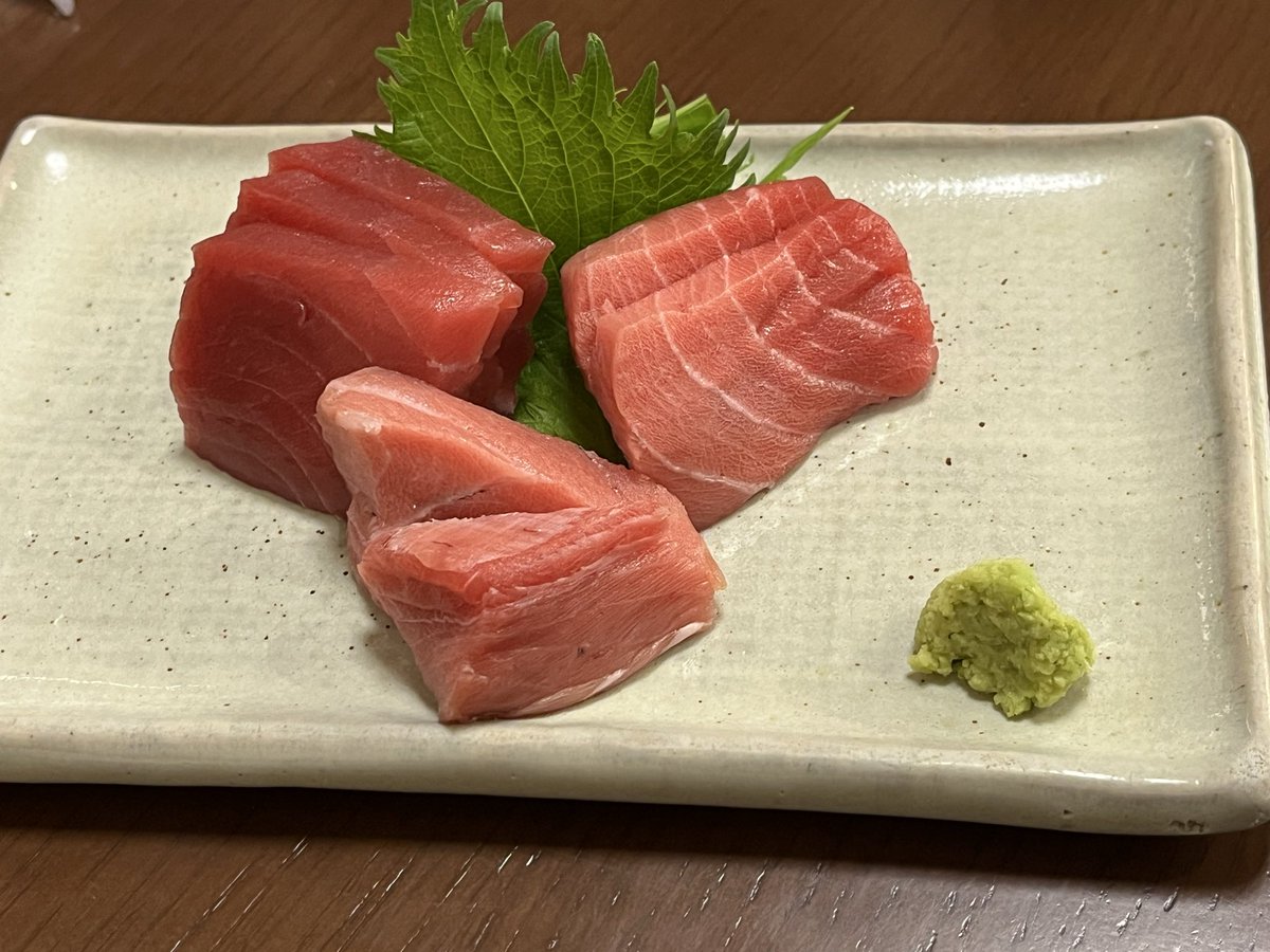角煮定食と本マグロの刺身激うまいそして宿につきました 