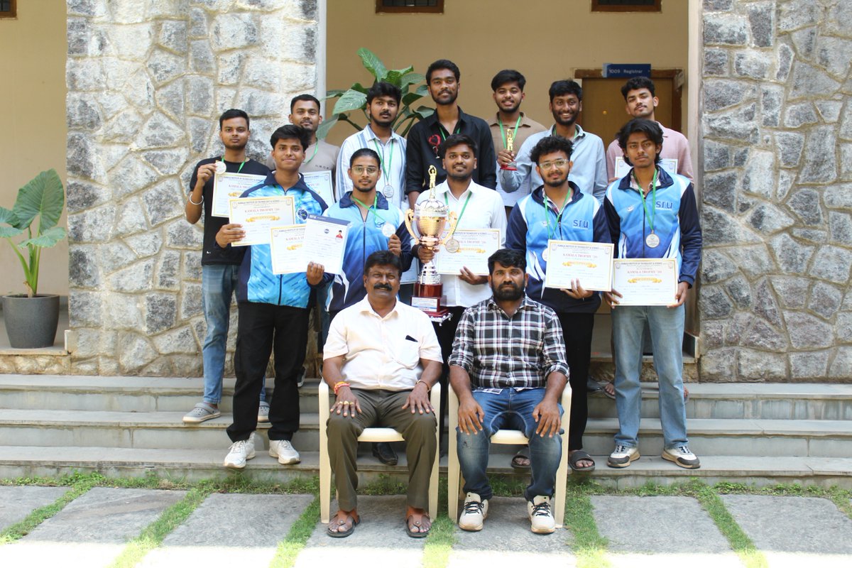 SR University tweet media