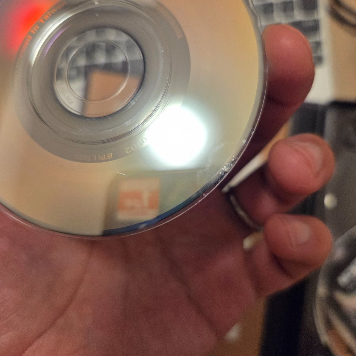 G.I.S.MのDVD届いたけど、特典CD、触ってないのに指紋ついてた。 手作業で入れてるからかな？