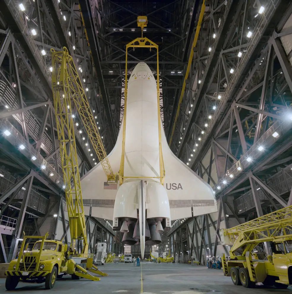 Astro_Cady's tweet image. 🚀#OTD 4/10/1979: #SpaceShuttle #Enterprise was delivered to @NASAKennedy to verify, test, and validate all pre-launch and #launch operations in anticipation of the first operational Shuttle mission on #Columbia (OV-102): nasaspaceflight.com/2012/04/space-… 
@NASA #space #spaceflight