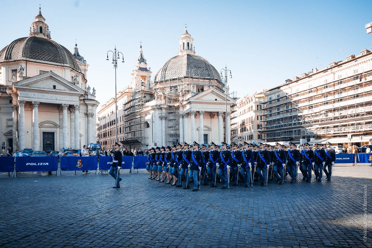 AlessGiuli's tweet photo. In occasione del 174° anniversario della fondazione della @poliziadistato, celebriamo un’Istituzione che guarda con determinazione al futuro senza dimenticare il sacrificio di quanti hanno dato la propria vita per la difesa dei valori fondanti della nostra Repubblica. https://t.co/z3L9SXJghM