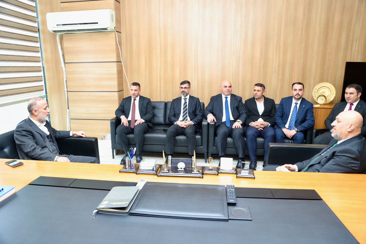 📍 Ziyaret Programı
Bir önceki dönem Milletvekilimiz Sn. <a href="/Vahit_Kiler/">Vahit KİLER</a>, parti binamızı ziyaret etti.
Nazik ziyaretleri dolayısıyla kendilerine teşekkür ediyor, tecrübeleri ve kıymetli görüşleriyle teşkilatımıza sağladığı katkılardan dolayı şükranlarımızı sunuyoruz.
Birlik ve