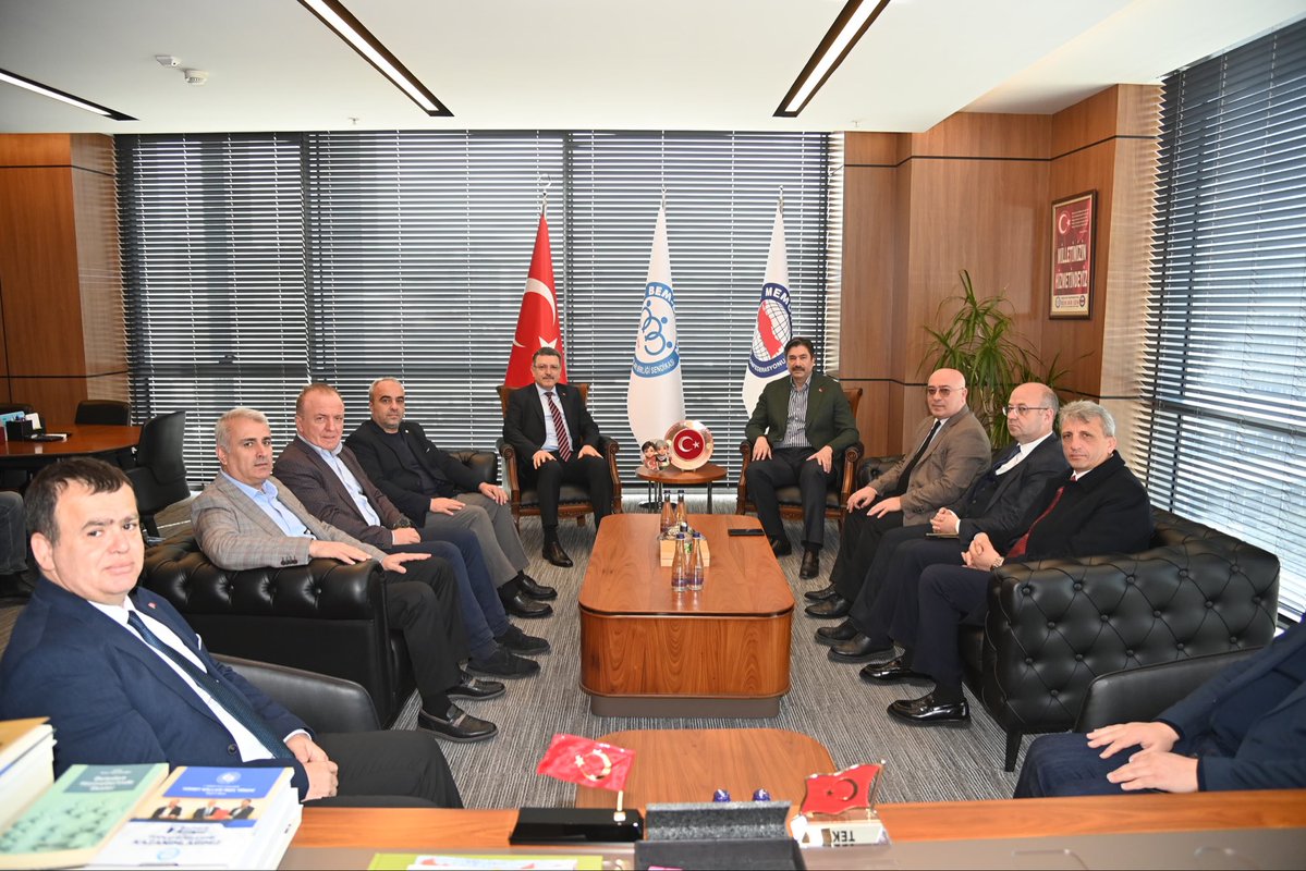 Genel Başkanımız 
Levent Uslu 

Trabzon Büyükşehir 
Belediye Başkanı 
Ahmet Metin Genç’i

Genel Merkezimizde misafir etti. 

Kıymetli Başkanımıza nazik ziyaretlerinden dolayı teşekkür ediyoruz.

<a href="/ahmetmgenc/">Ahmet Metin Genç</a>
<a href="/TrabzonBelTr/">Trabzon Büyükşehir Belediyesi</a>
<a href="/BemBirSen61/">Bem-Bir-Sen Trabzon</a>