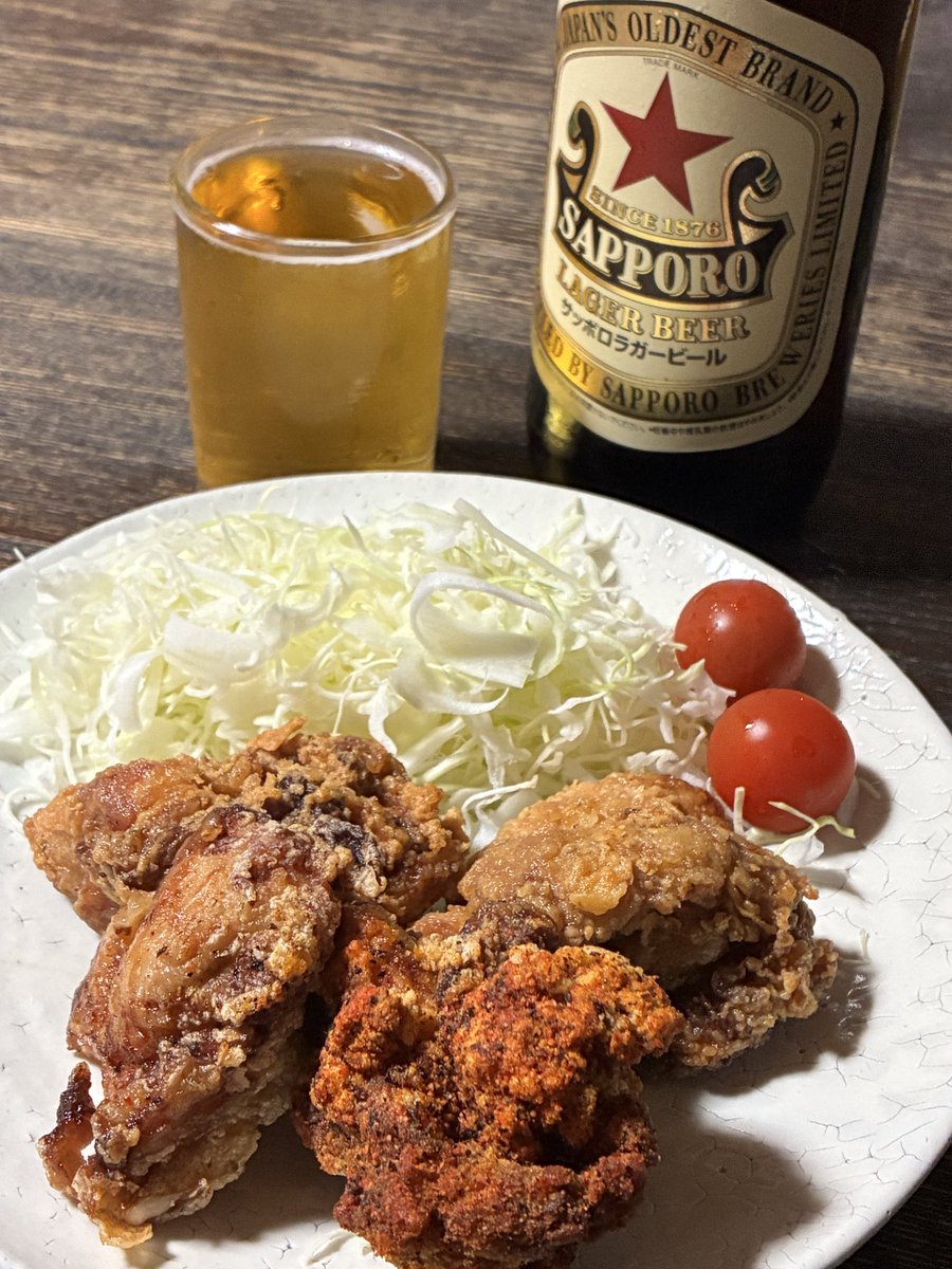 yoshimasa4444's tweet image. お疲れ様です🌙
久しぶりの華金スタートです✌️
今夜は赤星をから揚げでいただきます🍺
追加でスーパードライ🍻✨🍻

酔い夜に乾杯です(*´꒳`*)🍻✨🌹🌟

#晩酌　#ビール　#サッポロラガー
#赤星　#アサヒスーパードライ
#とり弁鶏　#イカチャンジャ風