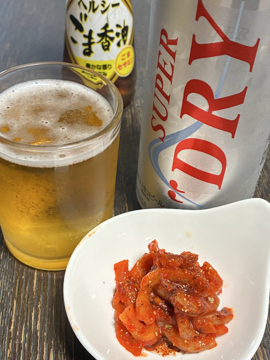 yoshimasa4444's tweet image. お疲れ様です🌙
久しぶりの華金スタートです✌️
今夜は赤星をから揚げでいただきます🍺
追加でスーパードライ🍻✨🍻

酔い夜に乾杯です(*´꒳`*)🍻✨🌹🌟

#晩酌　#ビール　#サッポロラガー
#赤星　#アサヒスーパードライ
#とり弁鶏　#イカチャンジャ風