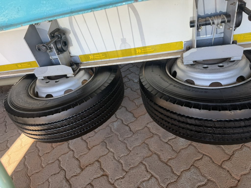 Shoe DOG tweet media