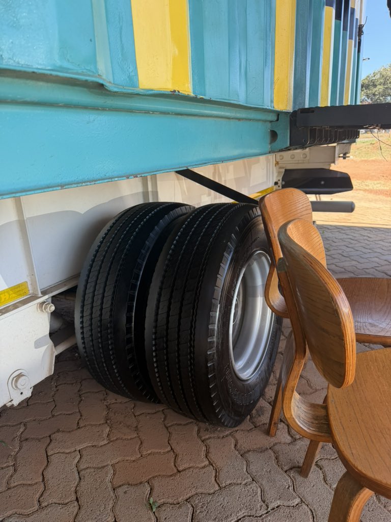 Shoe DOG tweet media