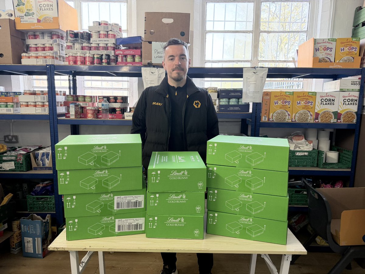 secretangelsuk's tweet photo. Huge thank you to Ollie from @wwfcfoundation for hopping to it and dropping off 192 Lindt Gold Bunnies and 48 Easter eggs 🐰🥚💛

You really delivered egg-cellent support when we needed it most — we’re so grateful! 

#ThankYou #WolvesFoundation #eastermagic @Wolves https://t.co/ipLv6tHyCT