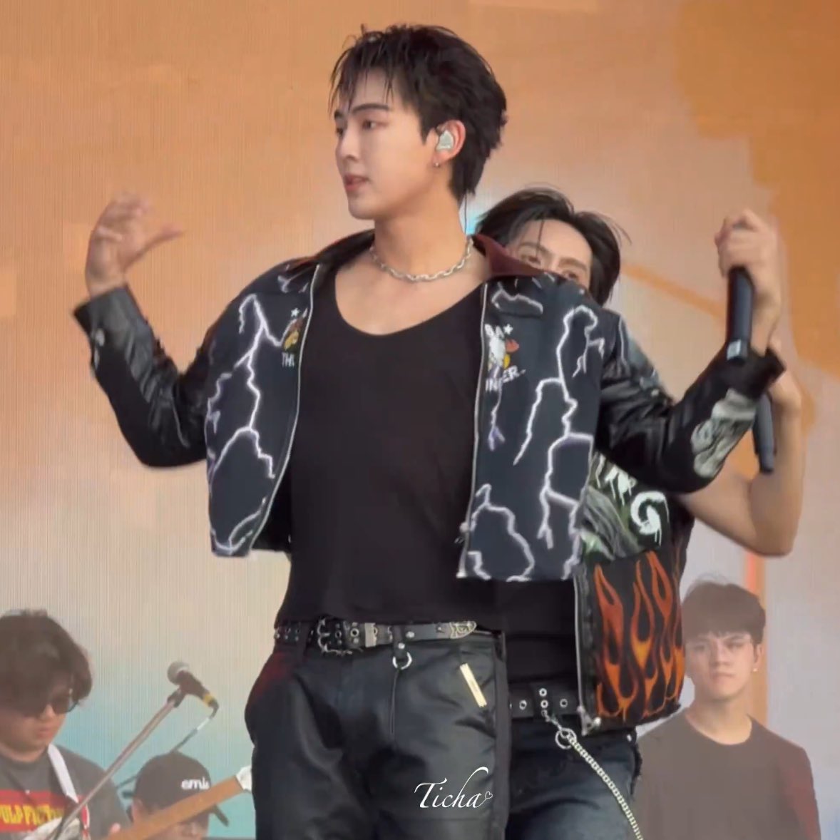 ฮมบ๊วย - slow tweet media