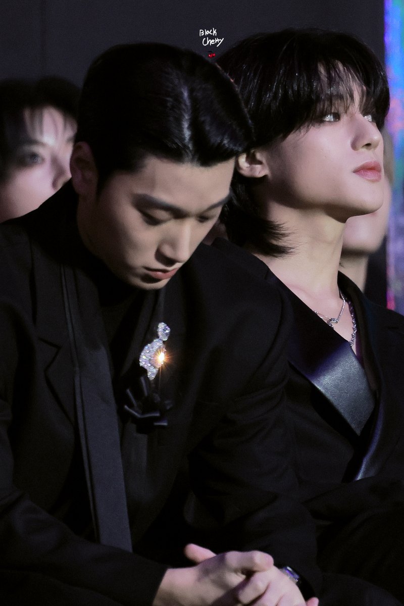 blackcherry_wy's tweet image. 241117 KGMA  

바디가드와 도련님 같았지

 #우영 #산 #WOOYOUNG #SAN #ATEEZ #에이티즈