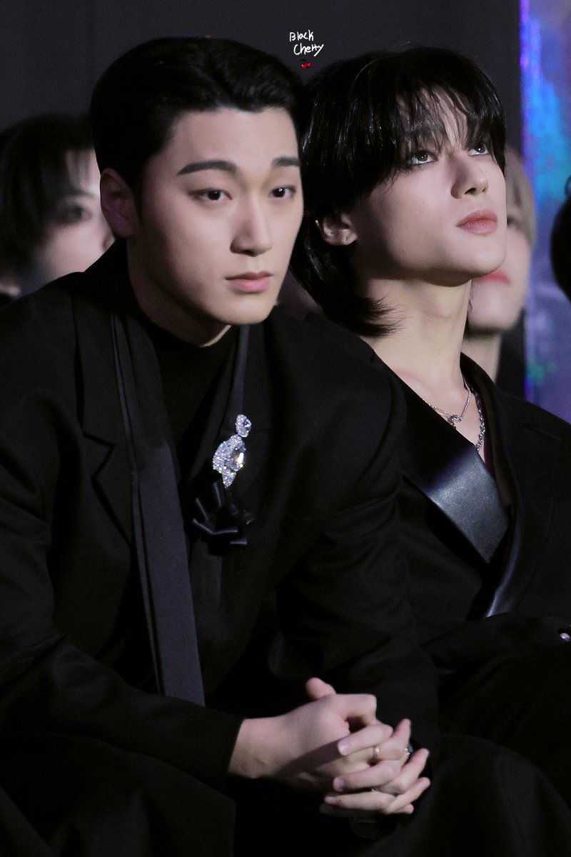 blackcherry_wy's tweet image. 241117 KGMA  

바디가드와 도련님 같았지

 #우영 #산 #WOOYOUNG #SAN #ATEEZ #에이티즈