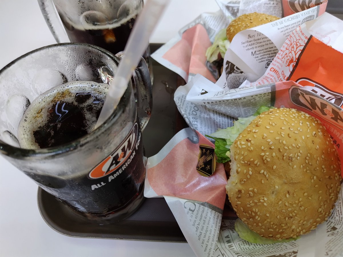 Gozaisho1212's tweet photo. #西���島 から　#石垣島　に戻り、　#Ａ&amp;Ｗ #ゲンキミルク　のお店へ🎵 https://t.co/u2UZismeTL