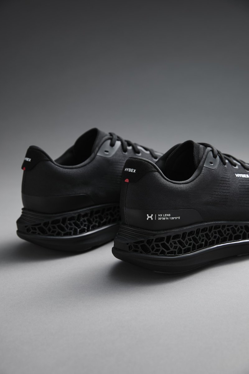 tecture1's tweet image. 建築構造エンジニアの下田悠太氏が参画して誕生したランニングシューズ〈HX LENS〉
mag.tecture.jp/product/202604…

3Dプリントならではのメカニカルメタマテリアルを設計、新感覚の走りを実現

画像提供：#HYBEX
#ハイベックス #下田悠太 #TECTUREMAG