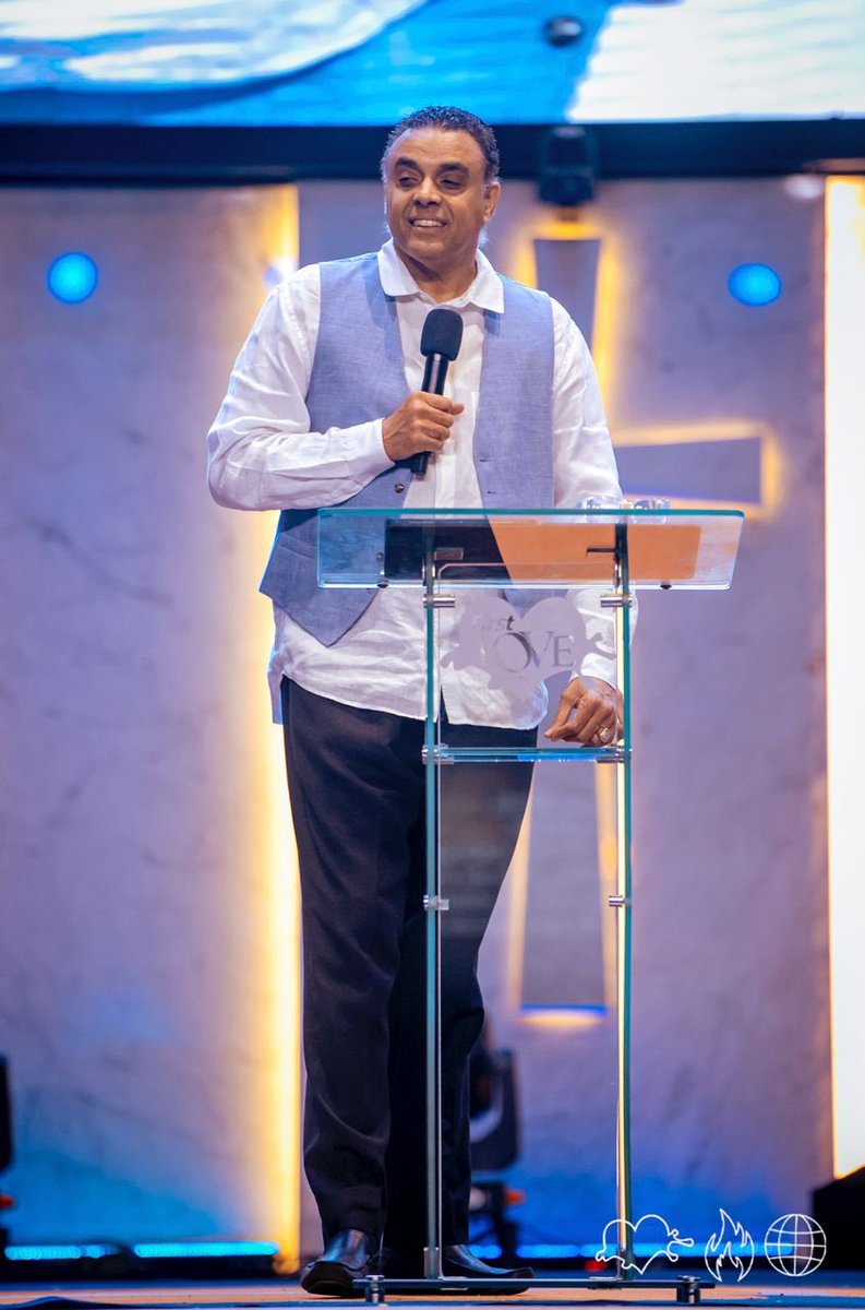 FirstLoveCenter's tweet image. What a beautiful and powerful celebration of Jesus Christ, our risen Saviour with our Prophet Bishop Dag Heward-Mills! 

God has conquered death once and for all,and because of the cross,we walk in total victory!

He is risen,and because He lives, we overcome!
#ResurrectionSunday