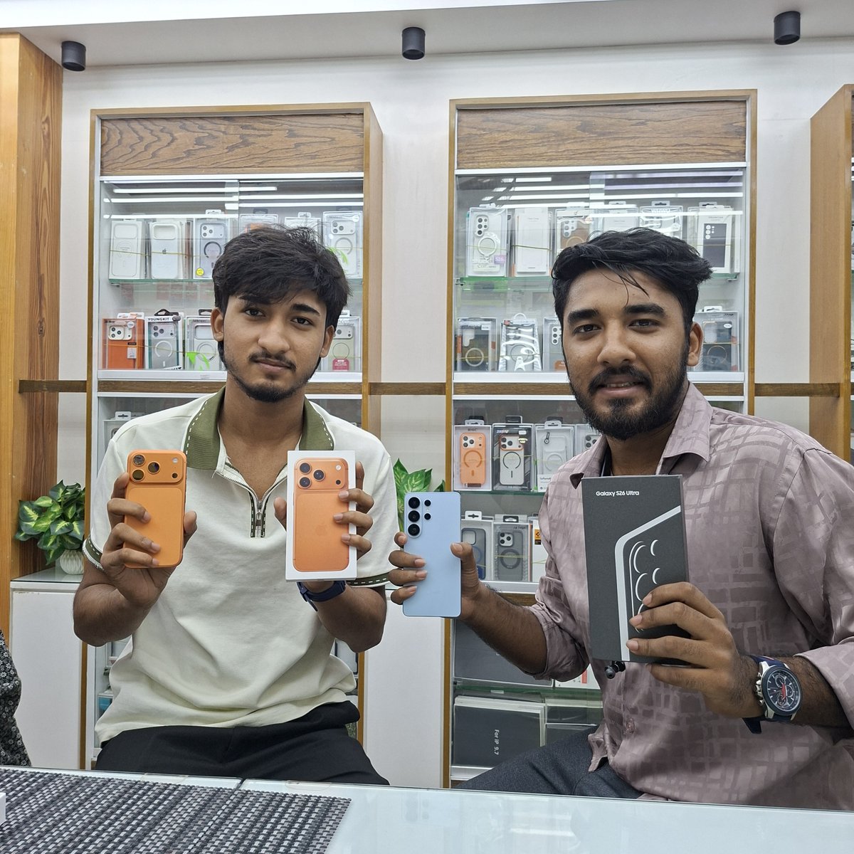 intimekhulna's tweet image. আপনাদের দোয়া ও সমর্থন আমাদের একান্ত কাম্য🤝

আপনার পছন্দের Smartphones, Gadgets এবং Accessories এর কেনাকাটা হবে নিশ্চিন্তে!

যে কোন প্রয়োজনে যোগাযোগ করুনঃ 01791696262

#happyclients #happyfaces #intimekhulna #intimeshop #intimemobileshop #mobileaccessories #onlineshopping