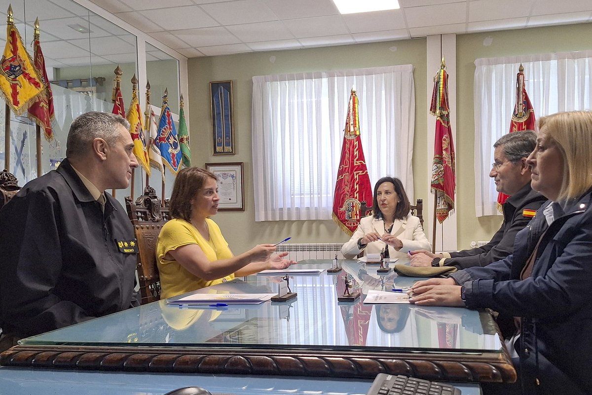 Defensagob's tweet photo. #Asturias, epicentro de la modernización de nuestras #FAS, con el Regimiento de Infantería 'Príncipe' Nº3 a la vanguardia en el uso de Sistemas de Aeronaves no Tripuladas.

🎙️ Robles: "Son un referente en un momento en el que el enfrentamiento con drones está a la orden del día". https://t.co/ucrrZ30NF3