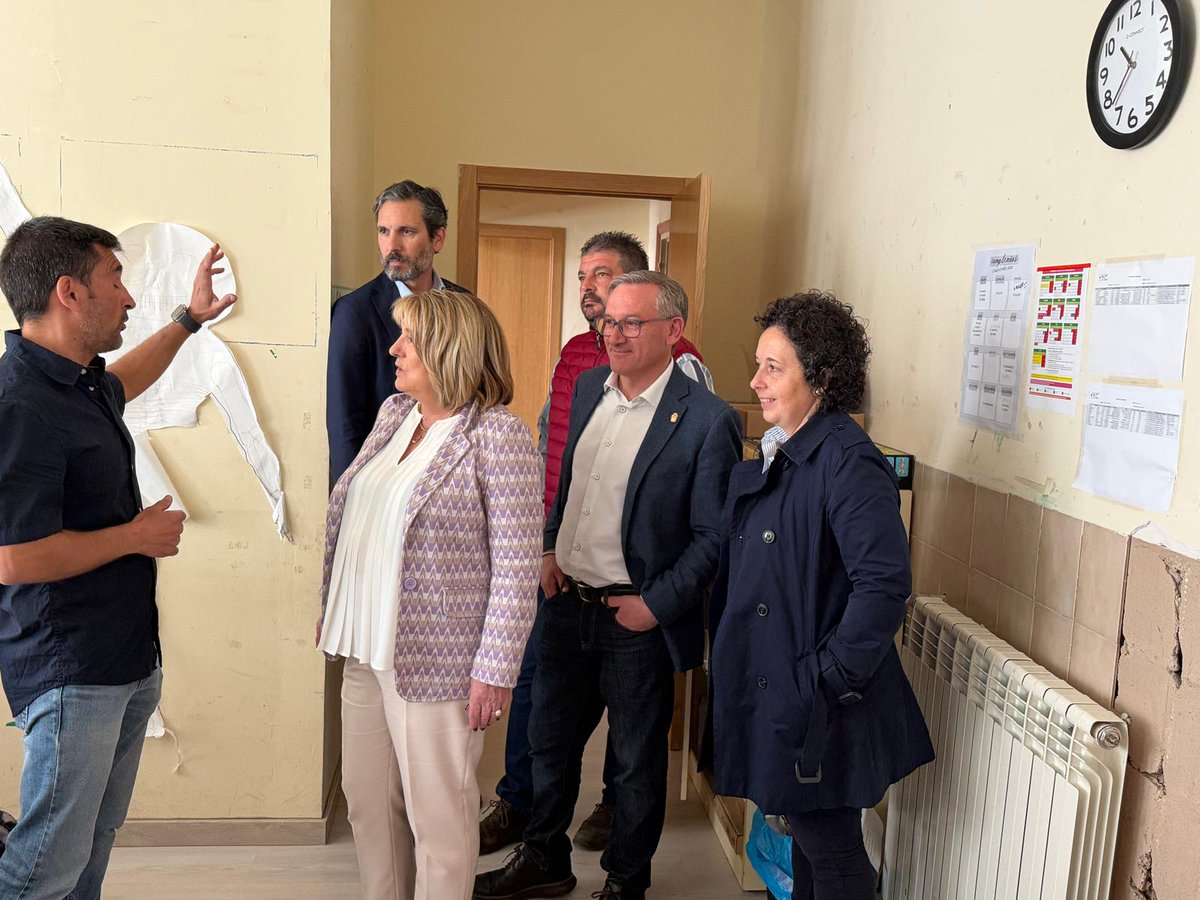 DPTeruel's tweet image. La #DPT y @GobAragon  invertirán 1 millón de euros en 33 centros educativos rurales de la provincia.
Mejoras en infraestructuras, eficiencia energética y accesibilidad para reforzar la educación pública y la cohesión territorial.
🔗 acortar.link/kDzvz0
#JuntosHacemosProvincia