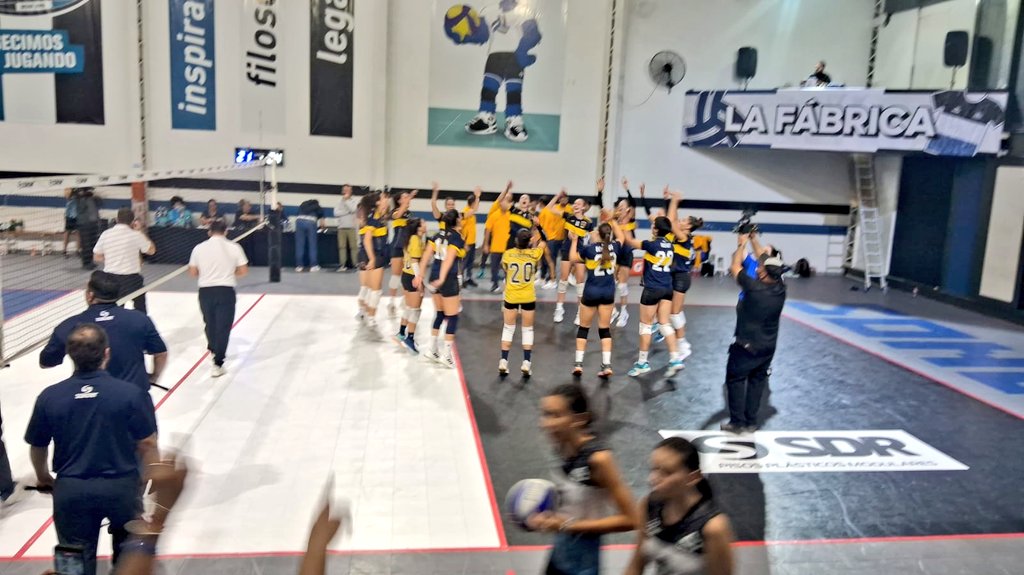 MujeresXeneize's tweet image. LAS GUERRERAS EN LA FINAL 💪🥳
MAS DEL CONTUNDENTE TRIUNFO POR 3-0 EN #Rosario 

VAMOOOOOS BOOOOOCA 🟦🟨🟦 
VAMOS GUERRERAS 🙌🏐 

AGUANTE EL DEPORTE AMATEUR 
💙💛💙

ESTA HINCHADA VA A ALENTAR...
Y LA VUELTA...
Y LA VUELTA VAMOS A DAR 🎆🎆🎆

#LAF 2026
@Voley_FeVA 
@BocaVoley