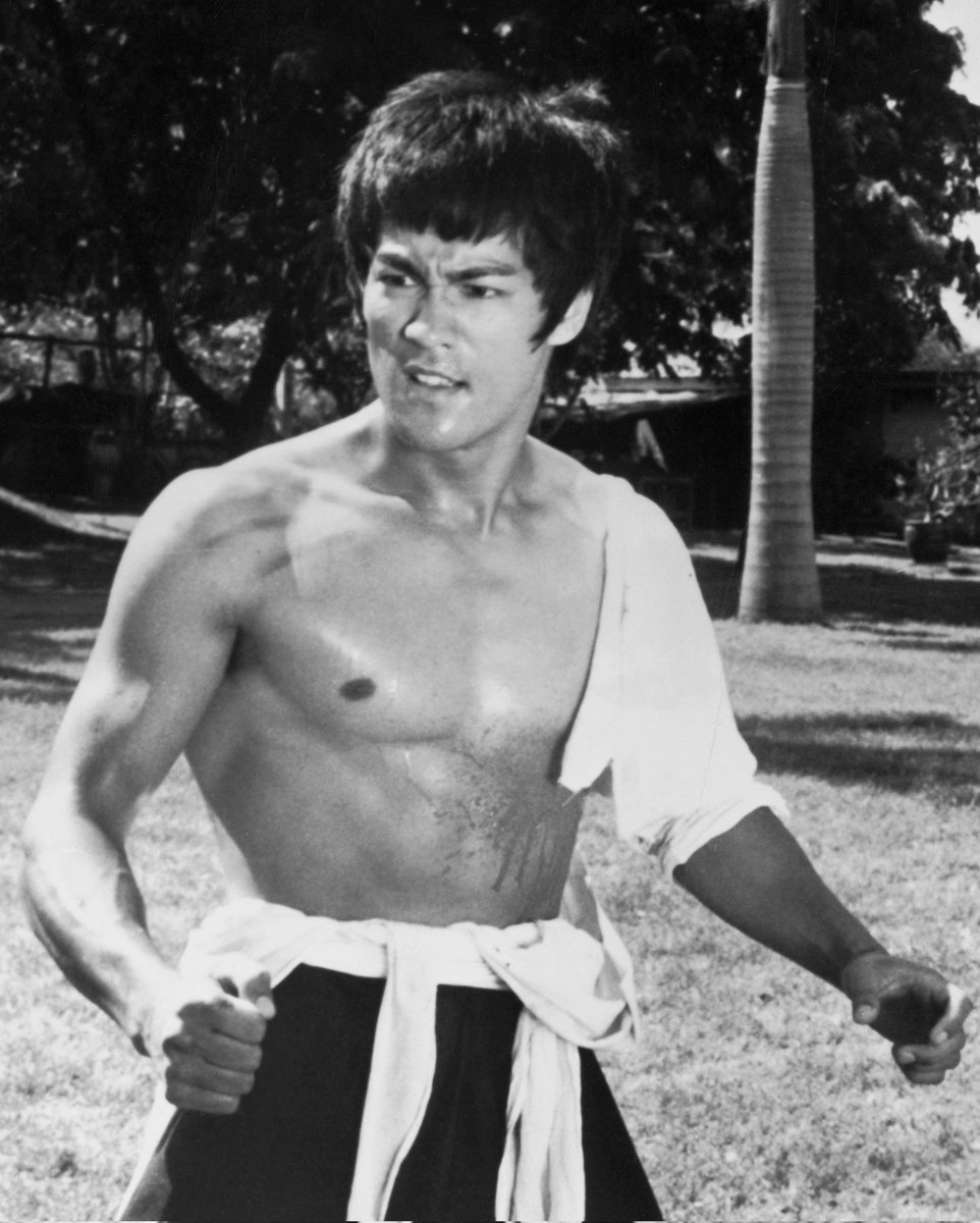 MrKaytos's tweet photo. En el doblaje latino de Dragon Ball, Mutenroshi dijo que Bruce Lee era su amigo.

Sí, no es ninguna broma, nada fiel a la obra de Akira Toriyama. https://t.co/eqoOgSkJwu