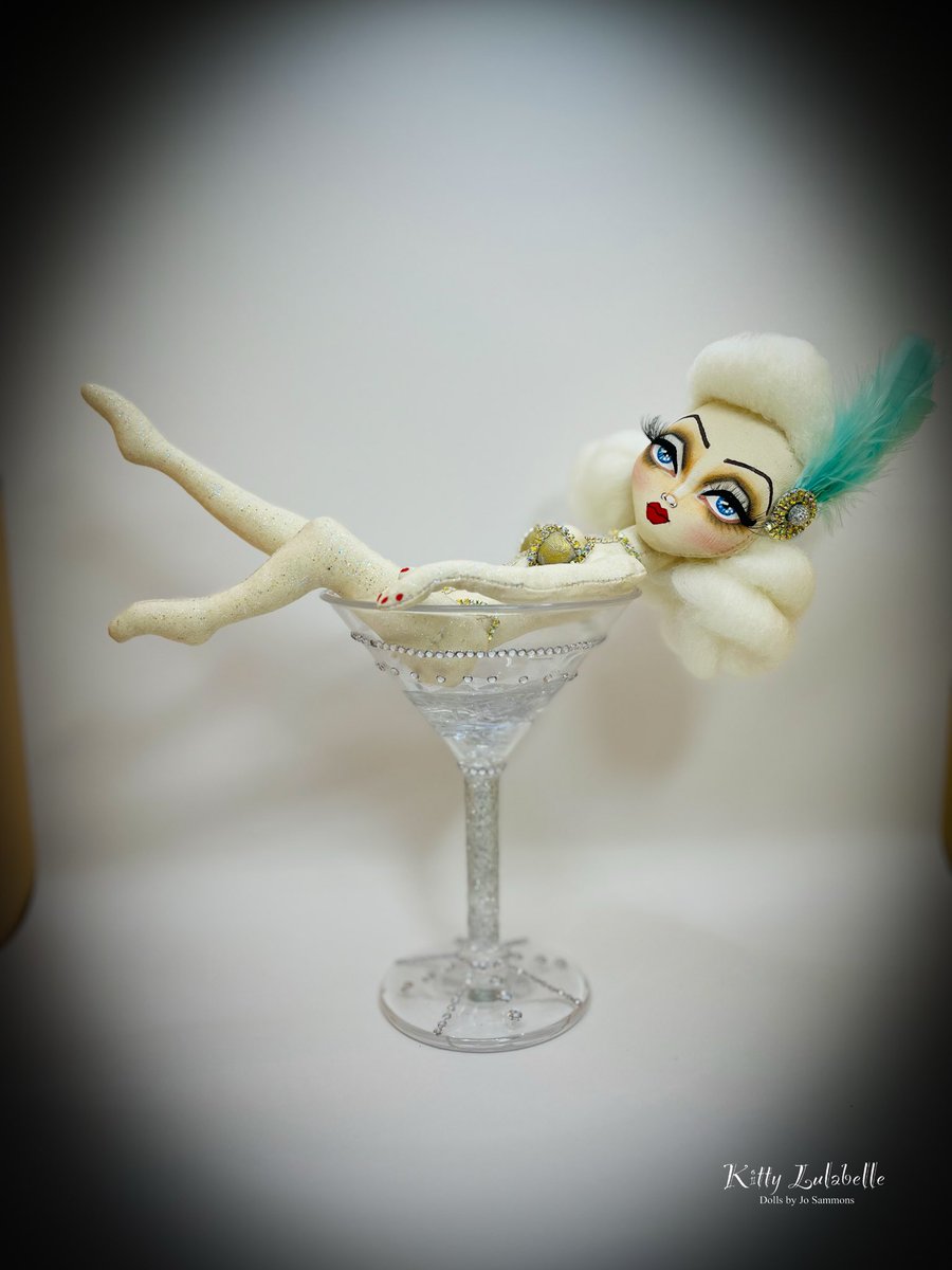 DamnatoDolls's tweet image. Handmade art dolls available in my Etsy shop damnatodolls.etsy.com #glamour #artdoll#clothdoll