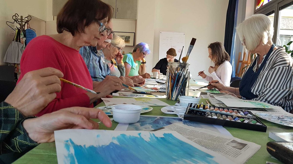 NH_Gatow's tweet photo. 🎨✨ Kreativität kennt keine Grenzen!
Ein paar Eindrücke aus unserem heutigen Malkurs im Nachbarschaftshaus 🖌️💛
Mit viel Freude und Farben sind tolle Werke entstanden 🎉
#Malkurs #Kreativität #Nachbarschaftshaus #Inspiration https://t.co/no3fLFE8DW
