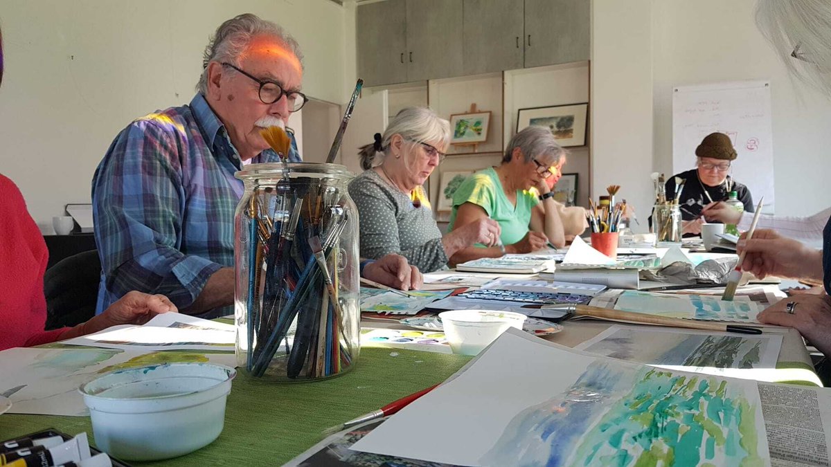NH_Gatow's tweet photo. 🎨✨ Kreativität kennt keine Grenzen!
Ein paar Eindrücke aus unserem heutigen Malkurs im Nachbarschaftshaus 🖌️💛
Mit viel Freude und Farben sind tolle Werke entstanden 🎉
#Malkurs #Kreativität #Nachbarschaftshaus #Inspiration https://t.co/no3fLFE8DW