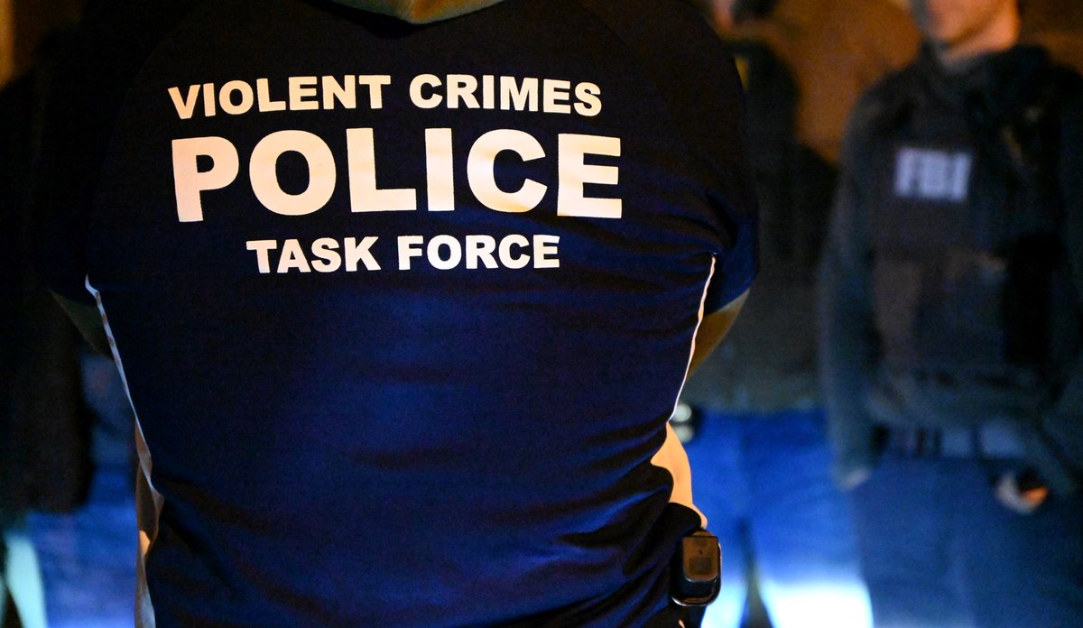 FBIBoston's tweet photo. Ten Indian nationals arrested by #FBI Boston's Violent Crimes Task Force have been indicted for their alleged roles in connection with a conspiracy to carry out staged armed robberies of convenience stores so that store clerks could falsely claim they were "victims" and apply for immigration benefits. https://t.co/wnKWQGZdMD