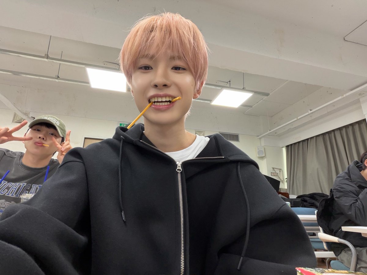 오시on tweet media
