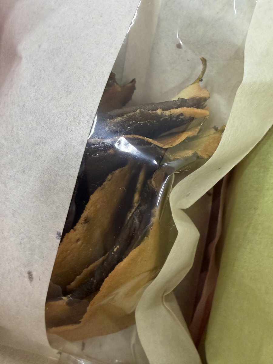 s_beniba's tweet photo. パティスリーYukakoさんの大島桜の葉を使ったクッキーが美味しかった！
このお店はチェックしておこう！

#パティストリーyukako #クッキー https://t.co/viXdGdlrIo