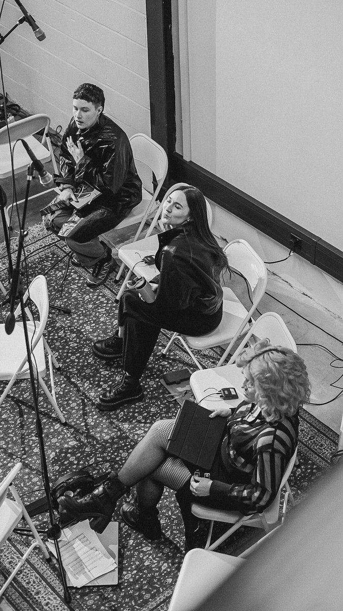 NatalieMcCool's tweet image. rehearsals with @imogenheap in full swing 🩵 

17th April at @RoundhouseLDN here we come!

#imogenheap #singer #deadmau5 #hideandseek #imgod