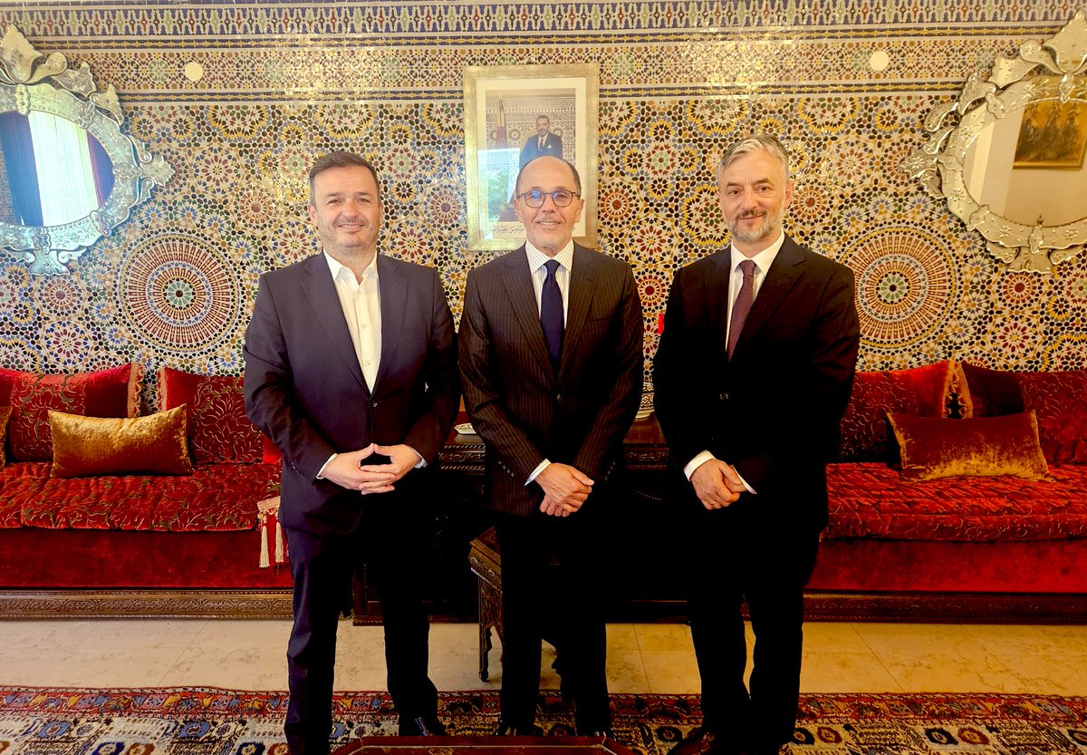 OTH17B's tweet photo. Très heureux d’avoir tenu une réunion fructueuse avec #Humbertobrito et #josecarlosbarbosa deux députés PS du nord du 🇵🇹 qui souhaitent renforcer la relation économique de leur région #PaçosdeFerreira avec le 🇲🇦. Des perspectives prometteuses ont été retenues. https://t.co/AxJHFTcS1q