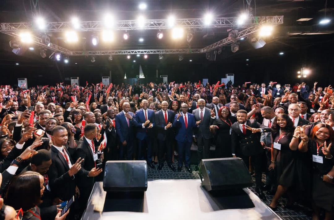 USierraleone's tweet photo. 𝐏𝐨𝐰𝐞𝐫𝐢𝐧𝐠 𝐀𝐟𝐫𝐢𝐜𝐚’𝐬 𝐅𝐮𝐭𝐮𝐫𝐞 𝐀 𝐧𝐞𝐰 𝐠𝐞𝐧𝐞𝐫𝐚𝐭𝐢𝐨𝐧 𝐫𝐢𝐬𝐢𝐧𝐠

Today we celebrate 720 young Africans who dared to grow, pushed limits, and emerged stronger through GMAP.

Welcome to the tribe, lions and lionesses. 
#AfricasGlobalBank https://t.co/pcXsPehIRw