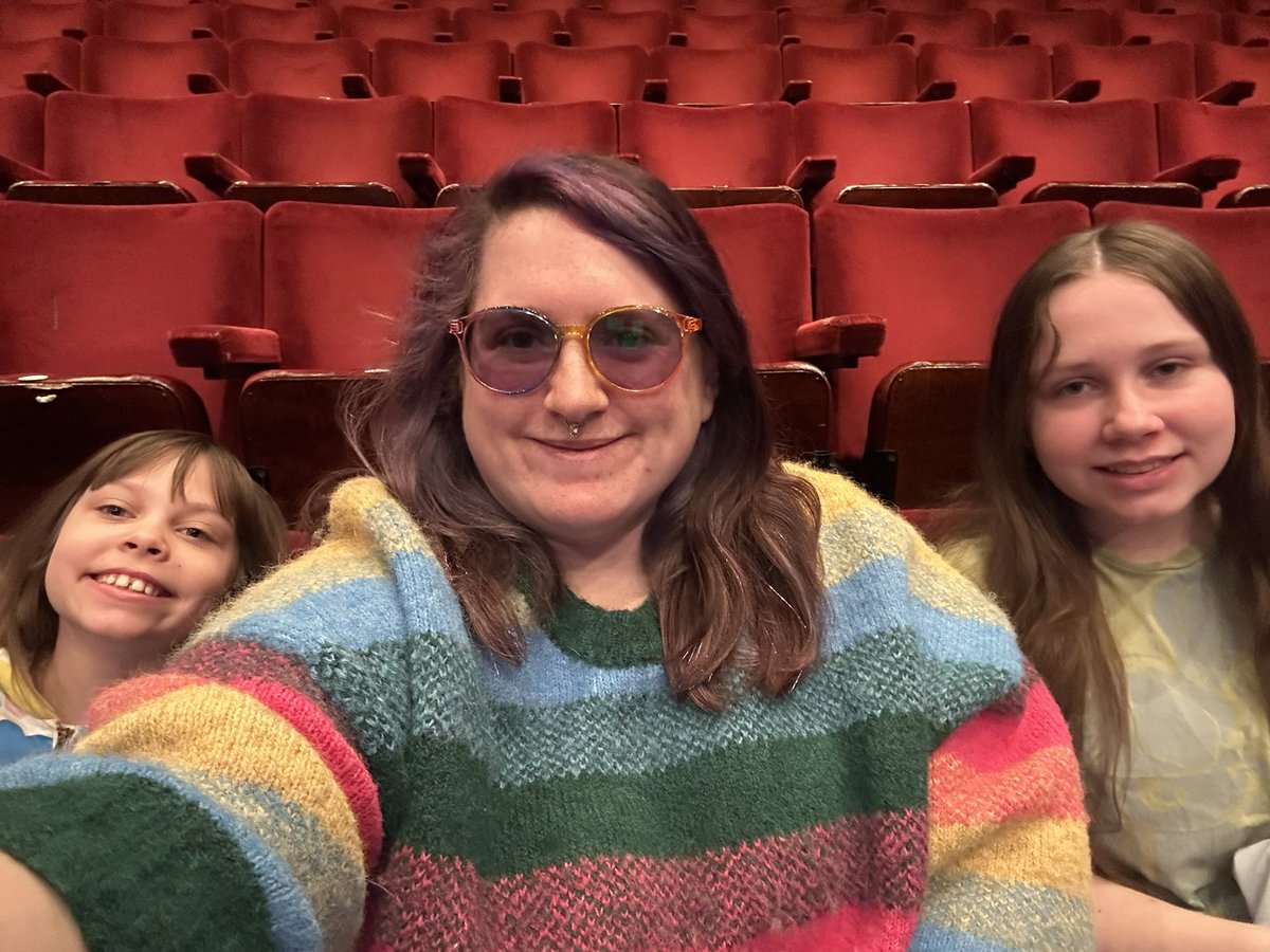 Jupiter_Hadley's tweet image. (Ad/gifted) We went to the @QueensTheatreH today to see There’s a Monster in your Show - which was full of energy and well designed puppets! #play #puppets #kids