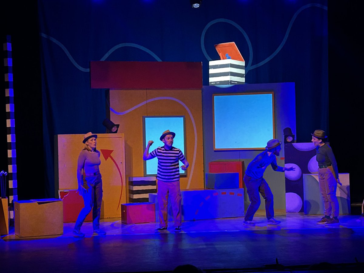 Jupiter_Hadley's tweet image. (Ad/gifted) We went to the @QueensTheatreH today to see There’s a Monster in your Show - which was full of energy and well designed puppets! #play #puppets #kids