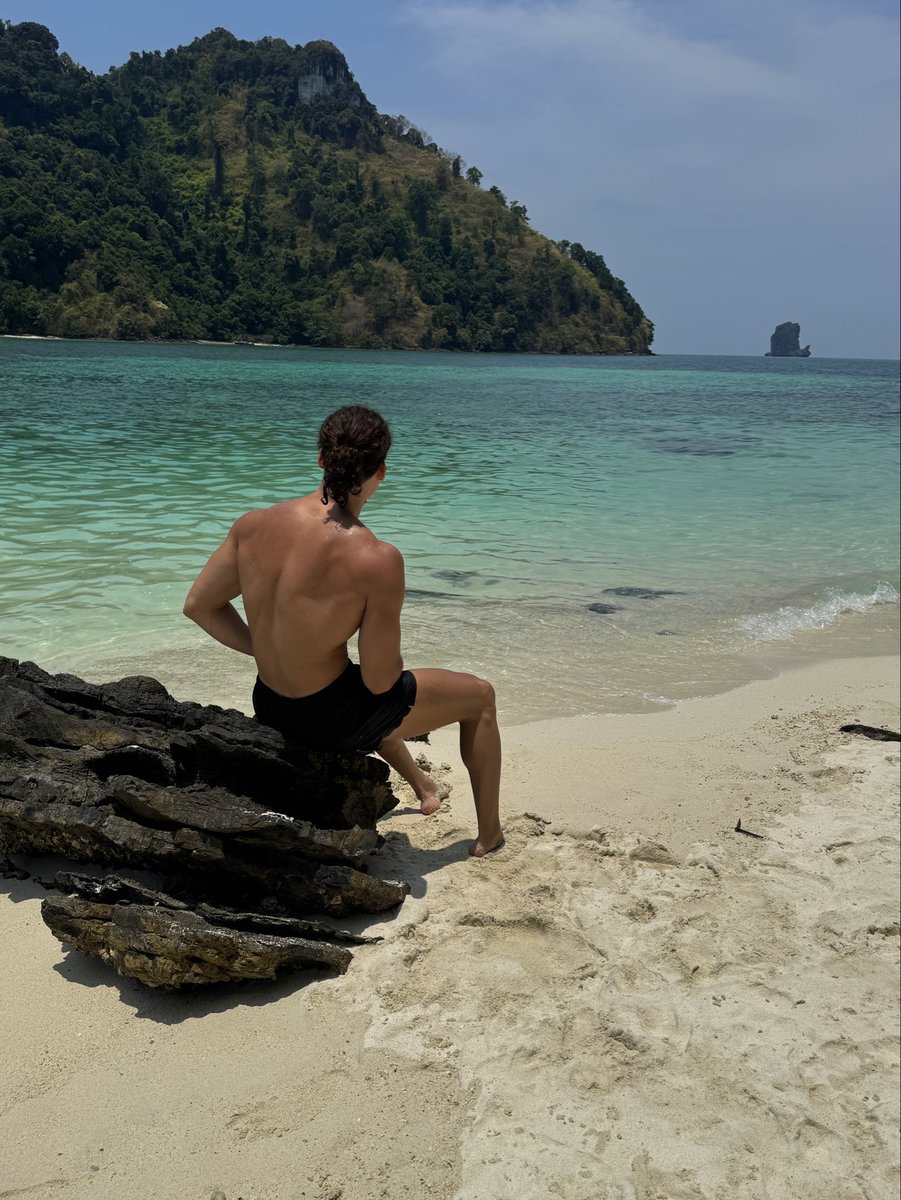 Leon S Kennedy tweet media